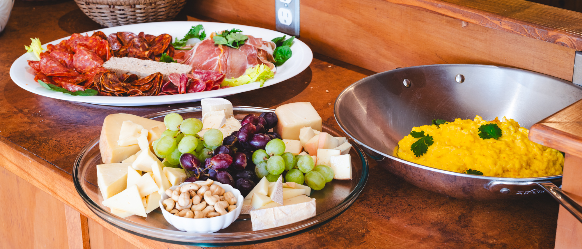 Buffet déjeuner de l'Auberge des Huates-Gorges