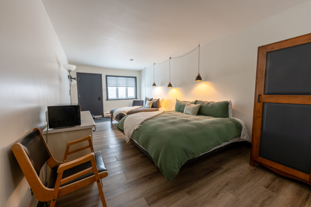 chambre 13 du pavillon, lit king, Relais des Hautes-Gorges