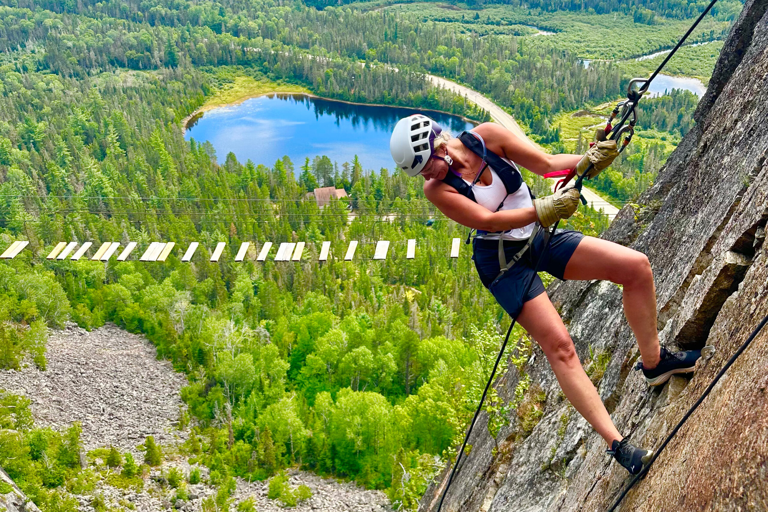 Activité d’escalade aux Palissades de Charlevoix, partenaire Relais des Hautes-Gorges